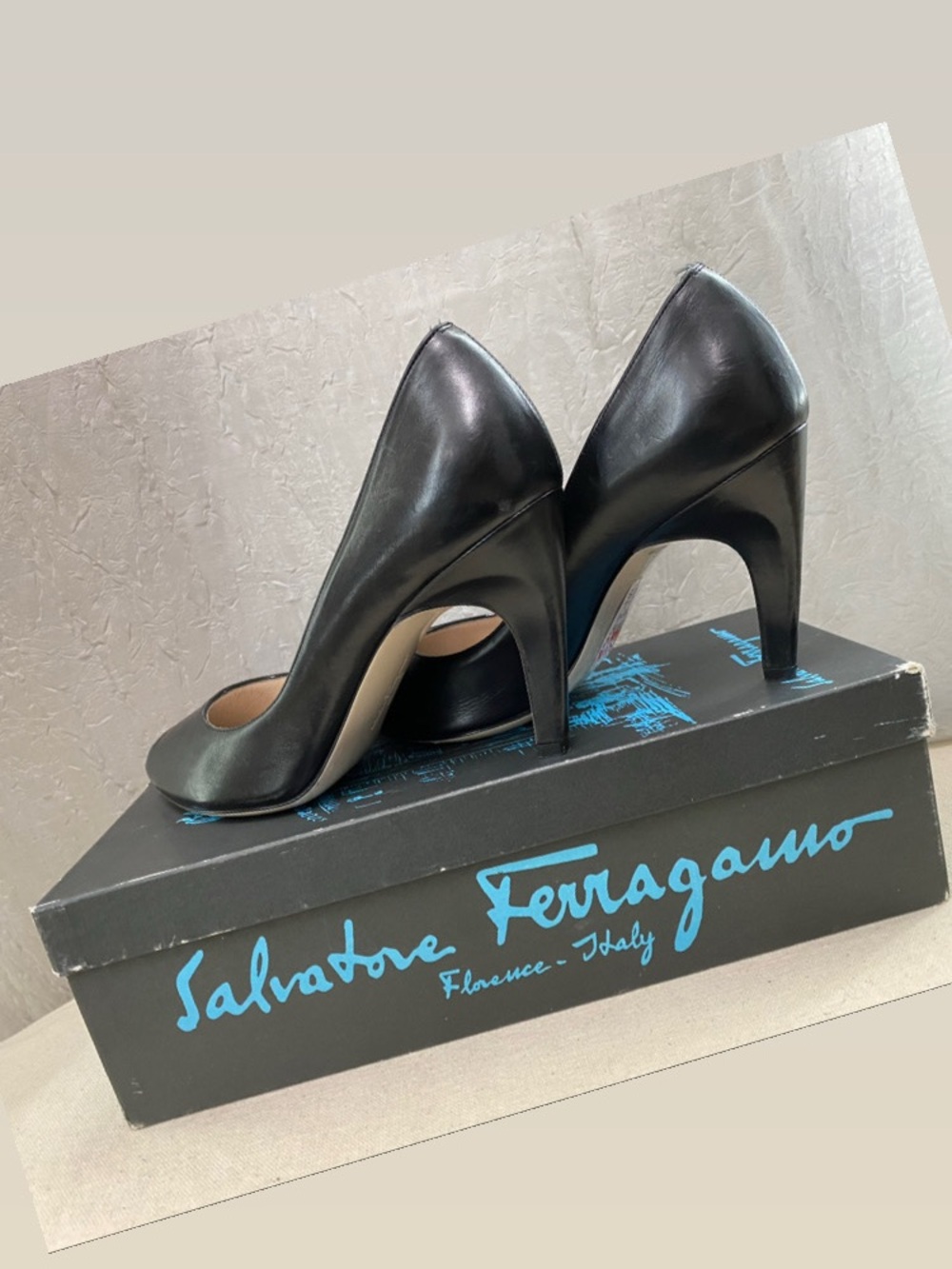 Vintage Ferragamo pumps heels black leather peep toe leather sole size 7.5